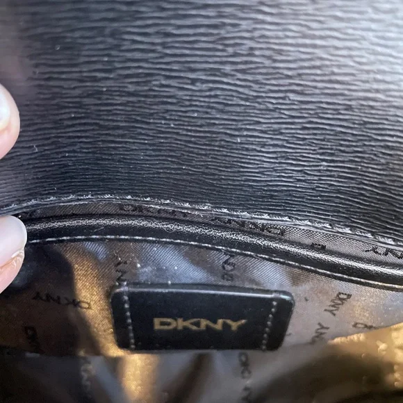 DKNY crossbody purse - Picture 6 of 6